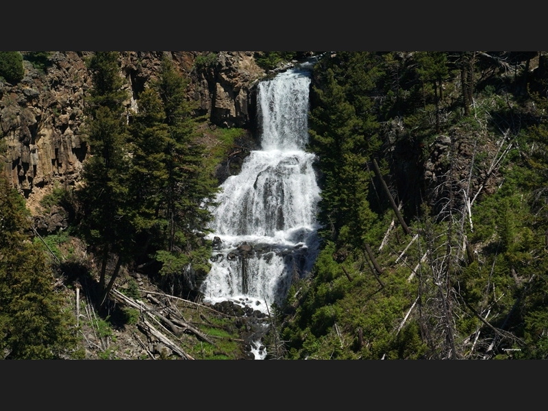 Yellowstone- waterfall